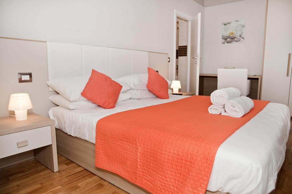 Spanish Steps House Vittoria Рим Номер фото