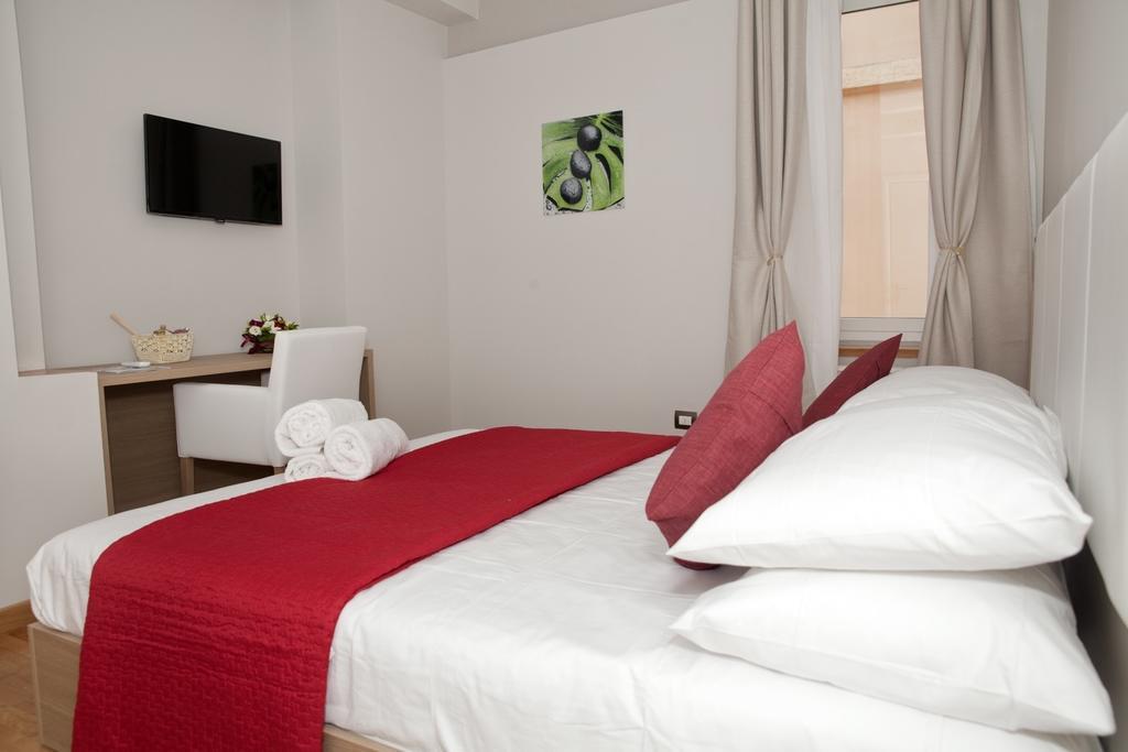Spanish Steps House Vittoria Рим Номер фото